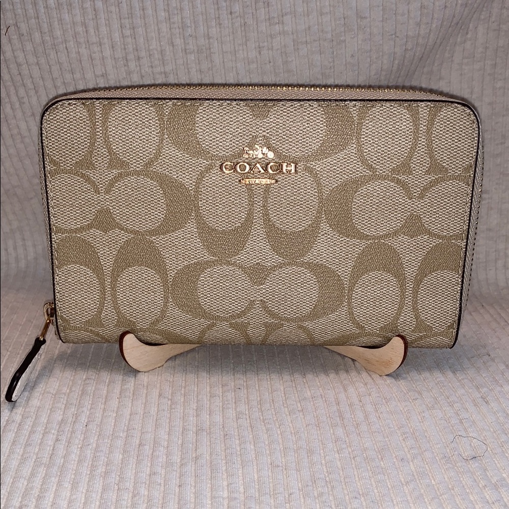 Coach Tan Signature Wallet - Picture 4 of 16